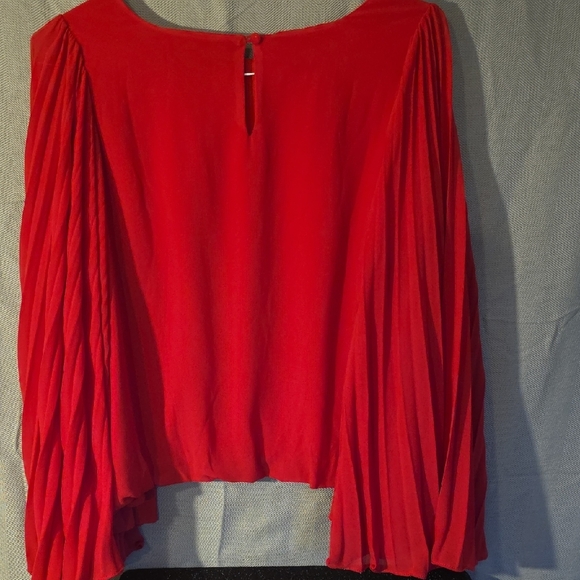 Colleen Lopez Vibrant Red Blouse with Pleated Sleeves - Picture 4 of 5